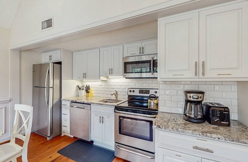 West Beach Village Villa | Lovely second-floor villa w/great location – walk to beach, golf & activities