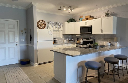 Kiskadee Parke Condo | Lovely/Serene/Water View1st floor 2B/2BA Condo,10M-Beach.