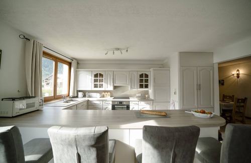 Les Praz-de-Chamonix Apartment | Lovely spacious 3 bedroom apartment with garden views of Mont Blanc and Les Drus