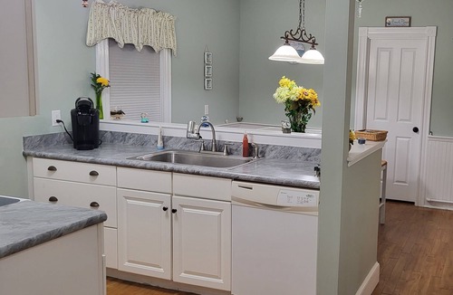 Middleborough Apartment | Lovely, spacious 2 bedroom/2 full bathroom apartment in Middleborough!