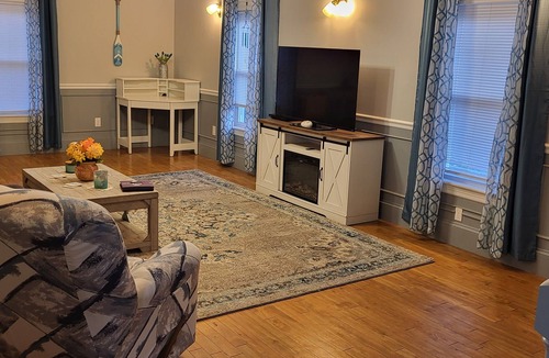 Middleborough Apartment | Lovely, spacious 2 bedroom/2 full bathroom apartment in Middleborough!