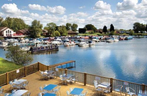 Great Houghton House | Lovely Static 6 Bed Caravan at Billing Aquadrome