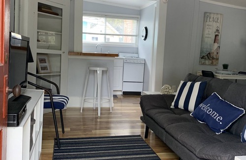 Lakeside Apartment | Lovely Studio Cottage.Great Location! Gate & Parking Fees Extra. Review details