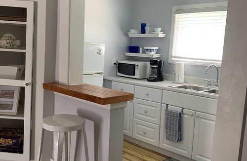 Lakeside Apartment | Lovely Studio Cottage.Great Location! Gate & Parking Fees Extra. Review details