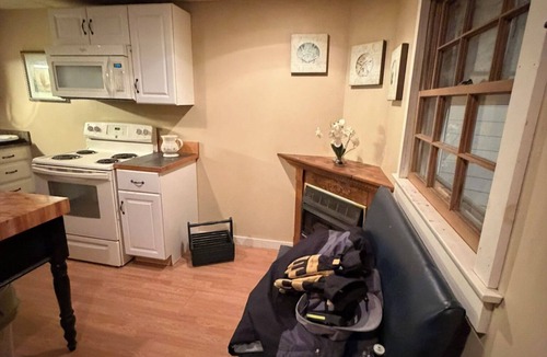 Arundel Apartment | Lovely studio in tranquil Arundel perfect for getaway