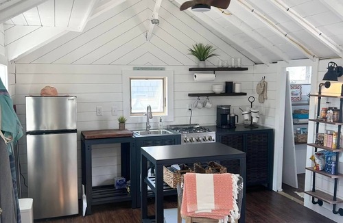 Dennis Port Cottage | Lovely studio steps to the beach in Dennis port