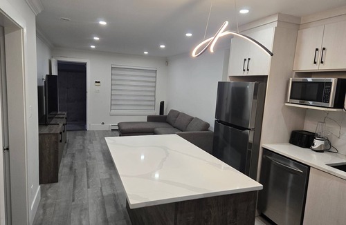 Surrey Newton Apartment | Lovely studio with AC in charming Surrey