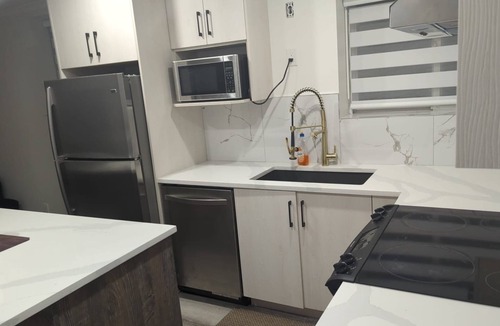 Surrey Newton Apartment | Lovely studio with AC in charming Surrey