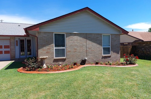 El Reno House | Lovely Themed house - 5 Minutes from the Lake and Golf Course!