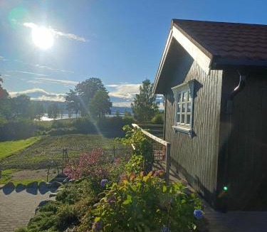 Hamar Municipality House | Lovely tiny house with a dream view !