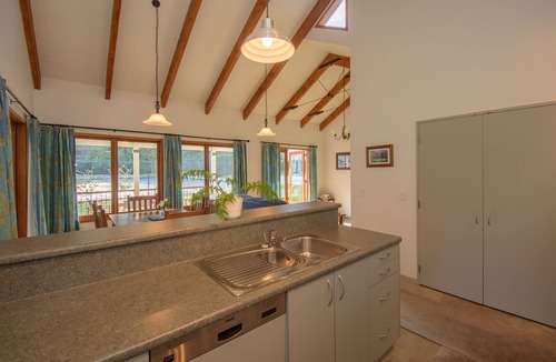 Speargrass Flat Cottage | Lovely Two-Bedroom Cottage below Coronet Peak