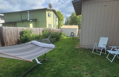Midtown Anchorage Apartment | LOVELY UNIT LOCATED NEAR HOSPITALS & RESTAURANTS