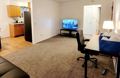 Midtown Anchorage Apartment | LOVELY UNIT LOCATED NEAR HOSPITALS & RESTAURANTS
