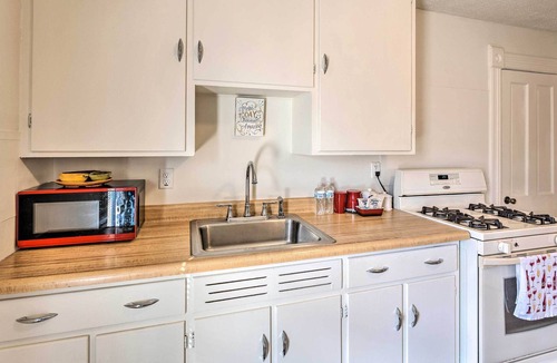 Beloit Apartment | Lovely Victorian Retreat: 1 Mi to Dtwn Beloit