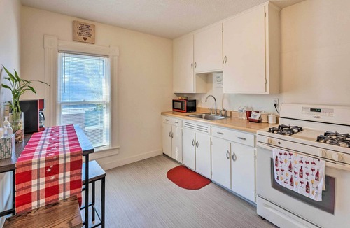Beloit Apartment | Lovely Victorian Retreat: 1 Mi to Dtwn Beloit