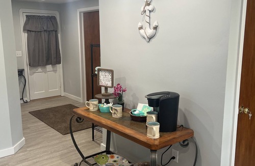 New Franklin Apartment | Lovely waterfront 2 bedroom apartment