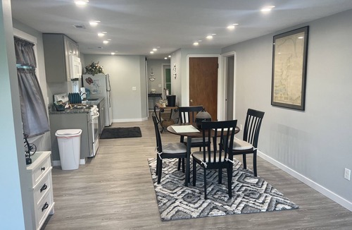 New Franklin Apartment | Lovely waterfront 2 bedroom apartment