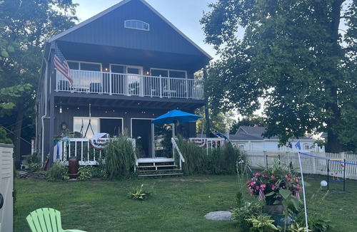 New Franklin Apartment | Lovely waterfront 2 bedroom apartment