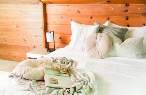 Juanita House | Lovely wooden home in urban walking to beach park