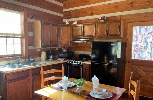 Pittman Center Cabin | Lover's Leap- TIny Cabin Getaway!