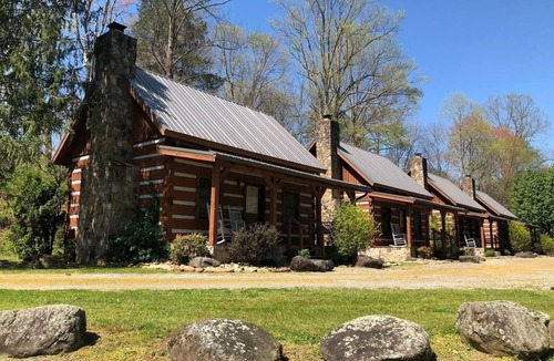 Pittman Center Cabin | Lover's Leap- TIny Cabin Getaway!