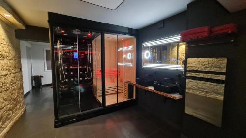 Bargemon Apartment | LOVEROOM "Des Chaines Les Passions"