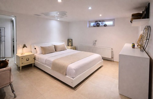 Waterloo Apartment | LoveRoom Waterloo - Romantic Suite with Jacuzzi & Sauna near Brussels