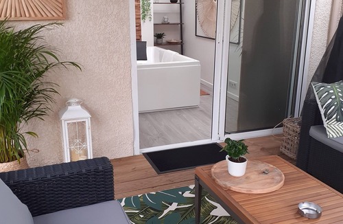 Itteville House | LOVEROOMOUTOFTIME 'JACUZZI and GARDEN' private.