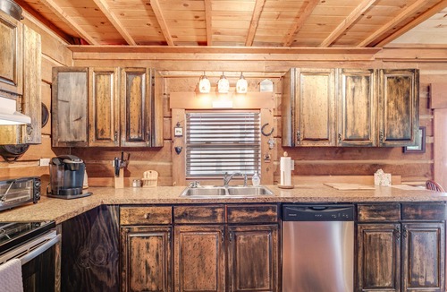 Cave Spring Cabin | Lovers paradise 15 Min from Rome Georgia! Lower Rates!
