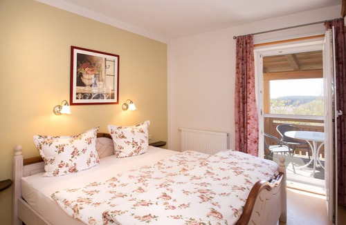 Haundorf Apartment | Lovingly designed FeWo-Wildrose* (60 sqm) with balcony for up to 4 people - vacation on the farm