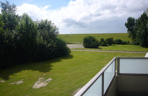 Tossens Apartment | Lovingly renovated apartment with large balcony right on the dyke
