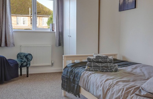 North Moreton Apartment | Low Cost, Pet Friendly 4 Bed + Parking (03)