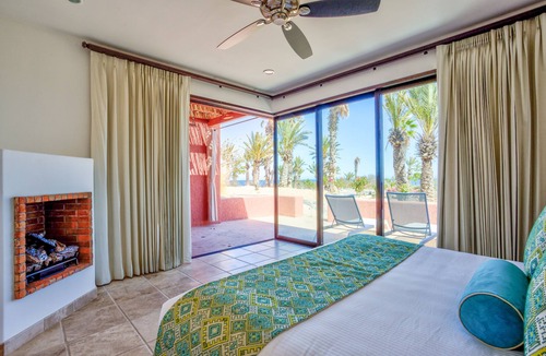 Ensenada Los Muertos Apartment | Lower Cascada: Ocean view suite with indoor/outdoor showers