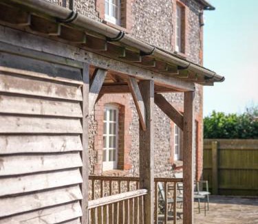 Woolbeding Ski Chalet | Lower Colworth Lodge