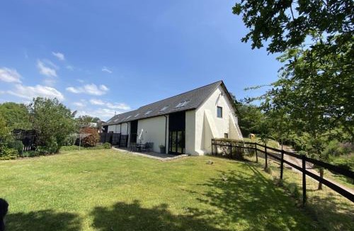 Honiton House | Lower Curscombe Barn - Beautiful 400-year-old threshing barn. Pet-friendly.