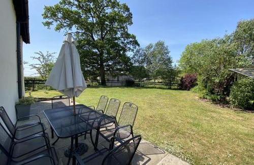 Honiton House | Lower Curscombe Barn - Beautiful 400-year-old threshing barn. Pet-friendly.