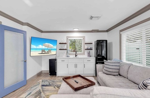 Marathon House | Lower Latitudes