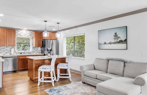 Marathon House | Lower Latitudes
