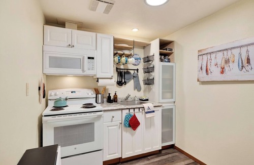 Bells Beach Apartment | Lower-Level Whidbey Hideaway Water Views + Shared Hot Tub | Morning Glory