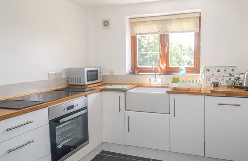Brazzacott Cottage | LOWER WEST CURRY COTTAGE, pet friendly, with a garden in Launceston