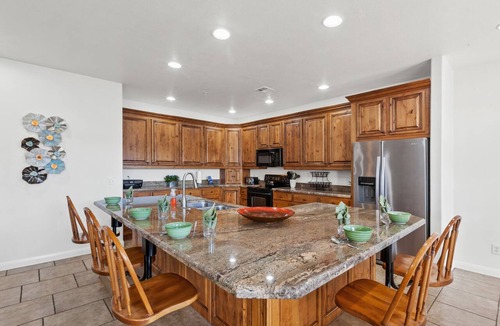 St. George Condo | LP 1806, 3 BD with an Indoor Fireplace, Old School Arcade Machine, and Resort Access