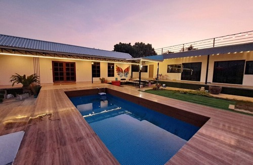 Khanong Phra Villa | Lsarl Pool Villa