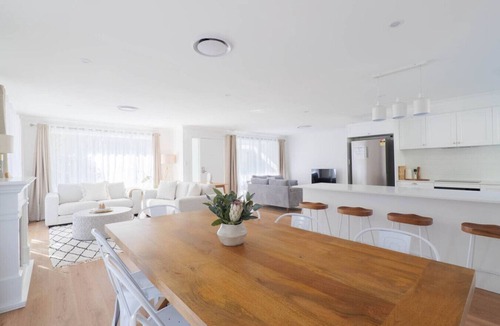 Leura House | LTL - Abbey House/Gardens/Fireplace/Pet-Friendly