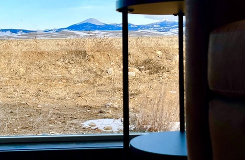 Dillon Cabin | lturas 2: Clean, Modern 2BR Cabin, Big Windows for Big Mountain View’s