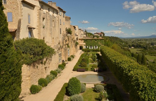 Lauris Apartment | Luberon - Elegant Private/Privé Studio with aircon/clim - free wifi