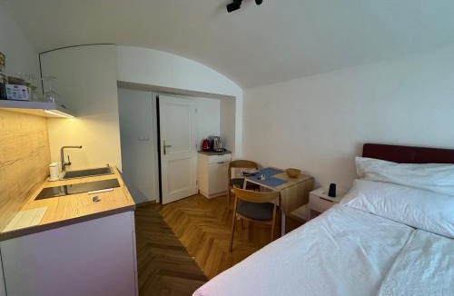Prague 2 Apartment | LublaDeluxe