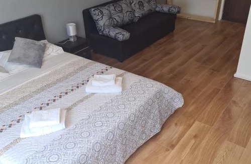 Saftica House | Luca's studio 2 ,Close to Therme Bucharest, Airport Otopeni