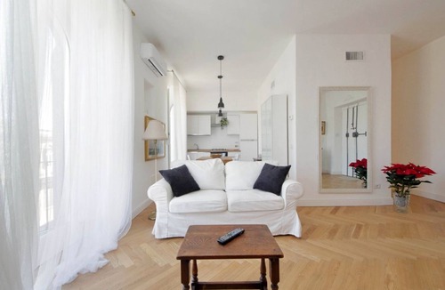 Salario Apartment | Luce e Eleganza a Corso d'Italia