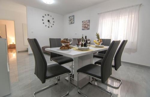 Zagvozd Apartment | Luce Mala
