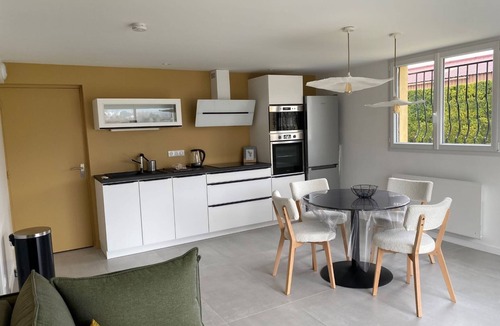 Teilhard Apartment | "luci" Apt 5mm du Zenith, Stade Cézeaux, Chru, Chataigneraie, Royat et Clermont